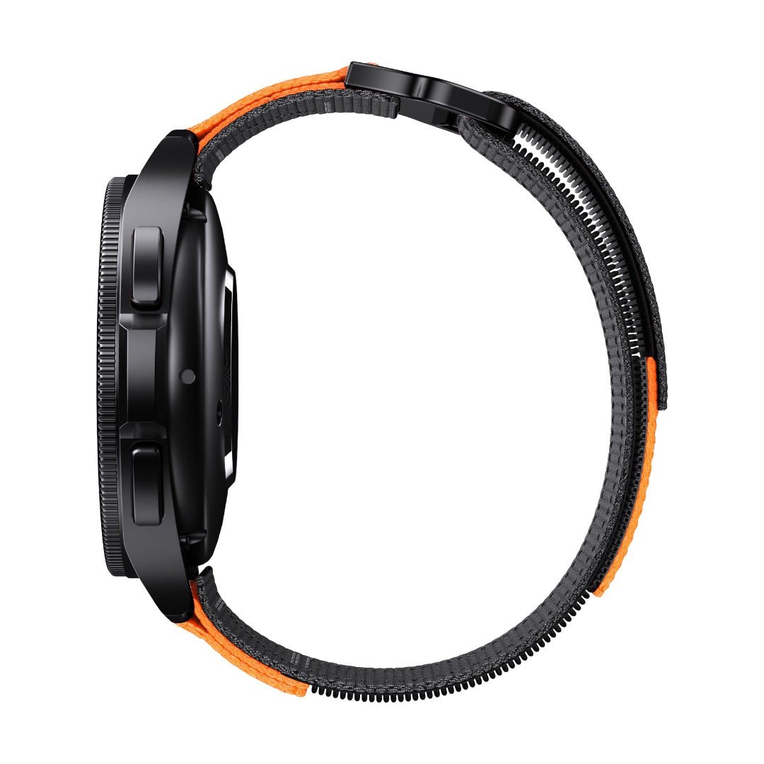 Bracelet sport Garmin en nylon noir et orange, boucle rapide, design ajustable et robuste pour montre connectée.