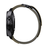 Bracelet de montre Garmin vert olive en nylon tressé, boucle noire rapide, style sportif robuste et ajustable.