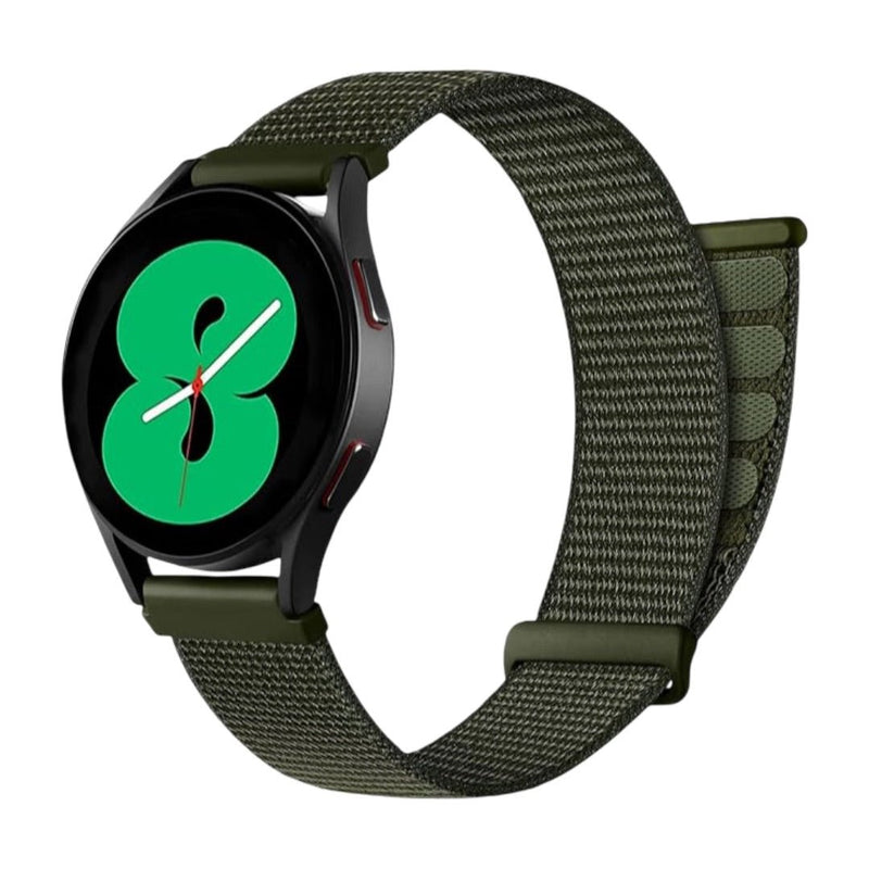 Bracelet montre Garmin en nylon vert kaki avec boucle scratch noire ultra légère, style sport confortable.