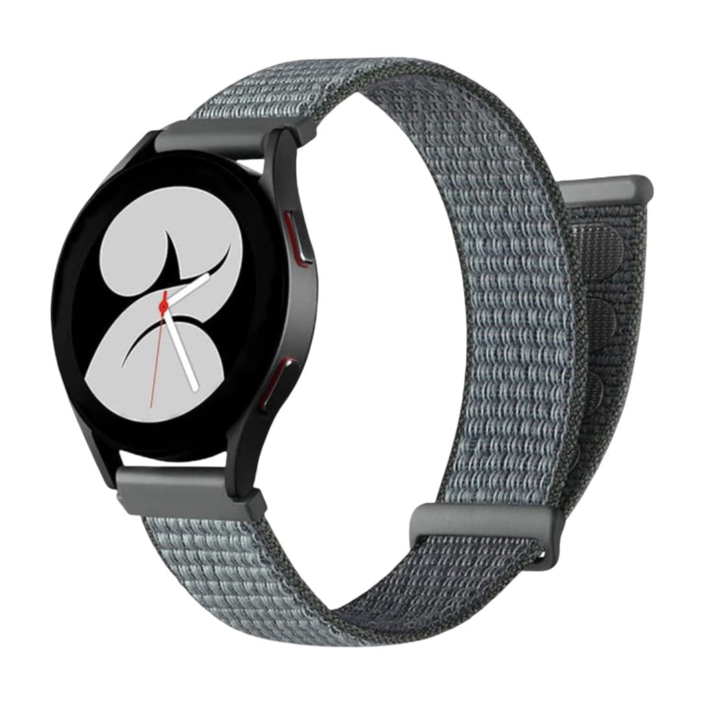 Bracelet montre nylon gris clair à boucle scratch, style sport léger et confortable, compatible Garmin.