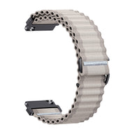 Bracelet de montre en nylon ondulé beige clair avec boucle noire et système de libération rapide compatible 20-22mm.