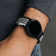 Bracelet tressé en nylon noir et blanc avec fermoir magnétique, pour montre connectée Garmin.