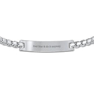 Bracelet gourmette en titane argenté à maille vénitienne avec plaque gravée «Feel fear & do it anyway».