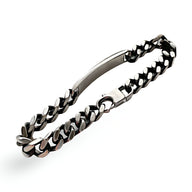 Bracelet gourmette argenté en acier inoxydable avec maille cubaine et plaque personnalisable.