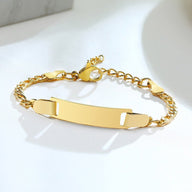 Bracelet gourmette or en acier inoxydable avec maille figaro et plaque personnalisable.