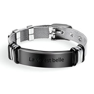 Bracelet gourmette homme en acier inoxydable avec plaque personnalisée noire et maille milanaise argentée.