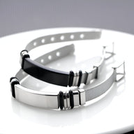 Bracelet gourmette homme acier inoxydable maille milanaise argent et noir, détail anneaux noirs.