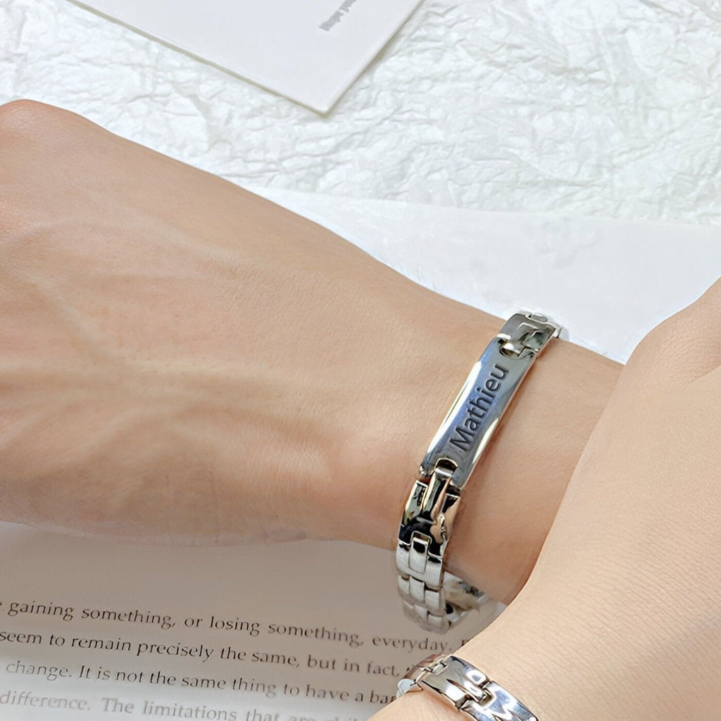 Bracelet gourmette en acier inoxydable argenté avec plaque personnalisée gravée "Mireille".