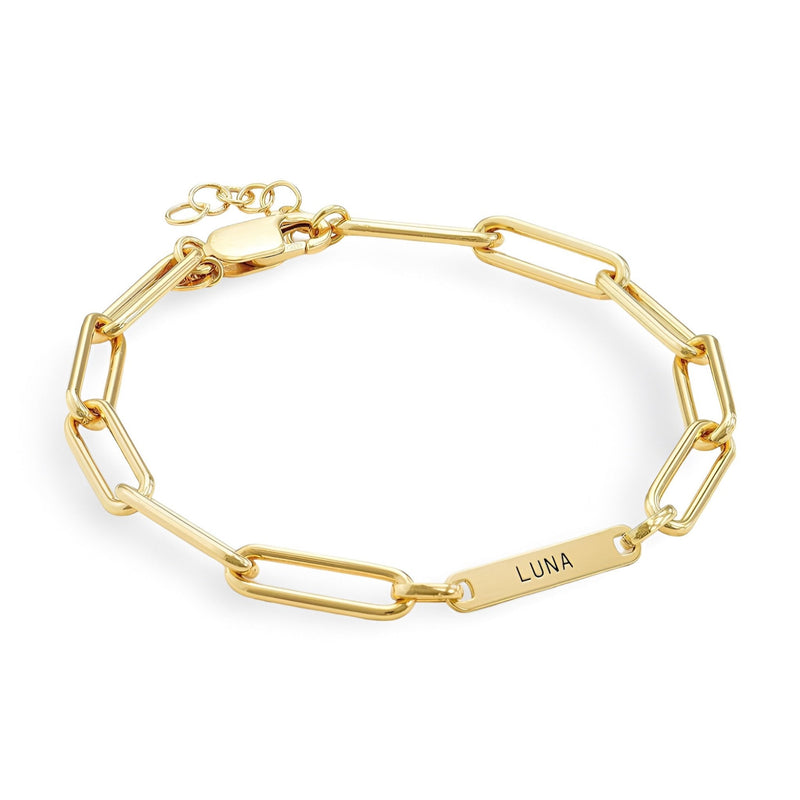 Bracelet gourmette en acier inoxydable doré avec plaque gravée "LUNA" et maillons allongés.