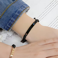 Bracelet gourmette cordon noir avec pierre de zirconium bleu, style mixte et ajustable.