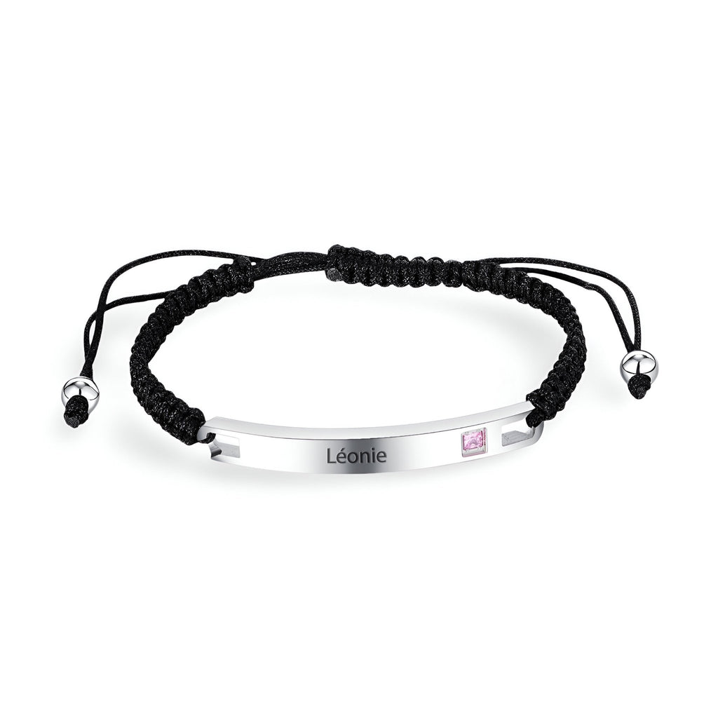 Bracelet cordon noir avec plaque argent personnalisée gravée Léonie et pierre zirconium rose.