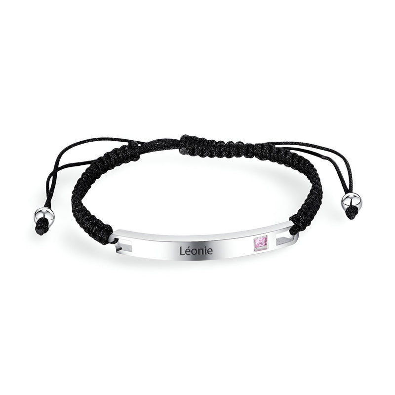 Bracelet cordon noir avec plaque argent personnalisée gravée Léonie et pierre zirconium rose.
