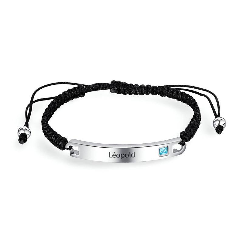 Bracelet cordon noir avec plaque argent personnalisée gravée "Léopold" et pierre zirconium bleue.