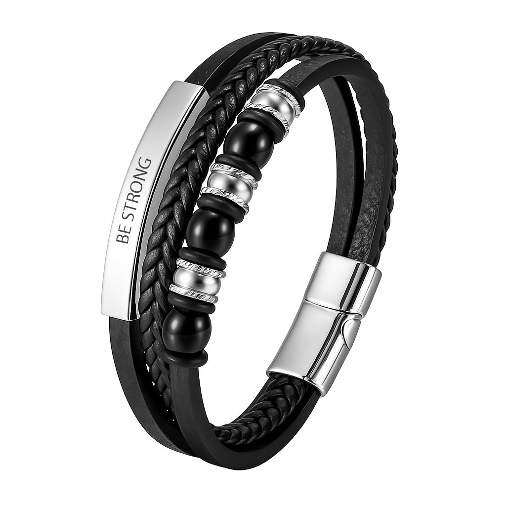 Bracelet homme multi-rangs en cuir noir, perles onyx mates et détails en acier inoxydable, plaque gravée "Be Strong".
