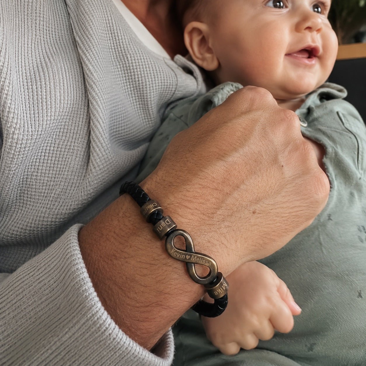 Bracelet infini personnalisable, croûte de cuir noir tressée, 3 anneaux à graver, acier inoxydable, fermoir magnétique, modèle Hestio
