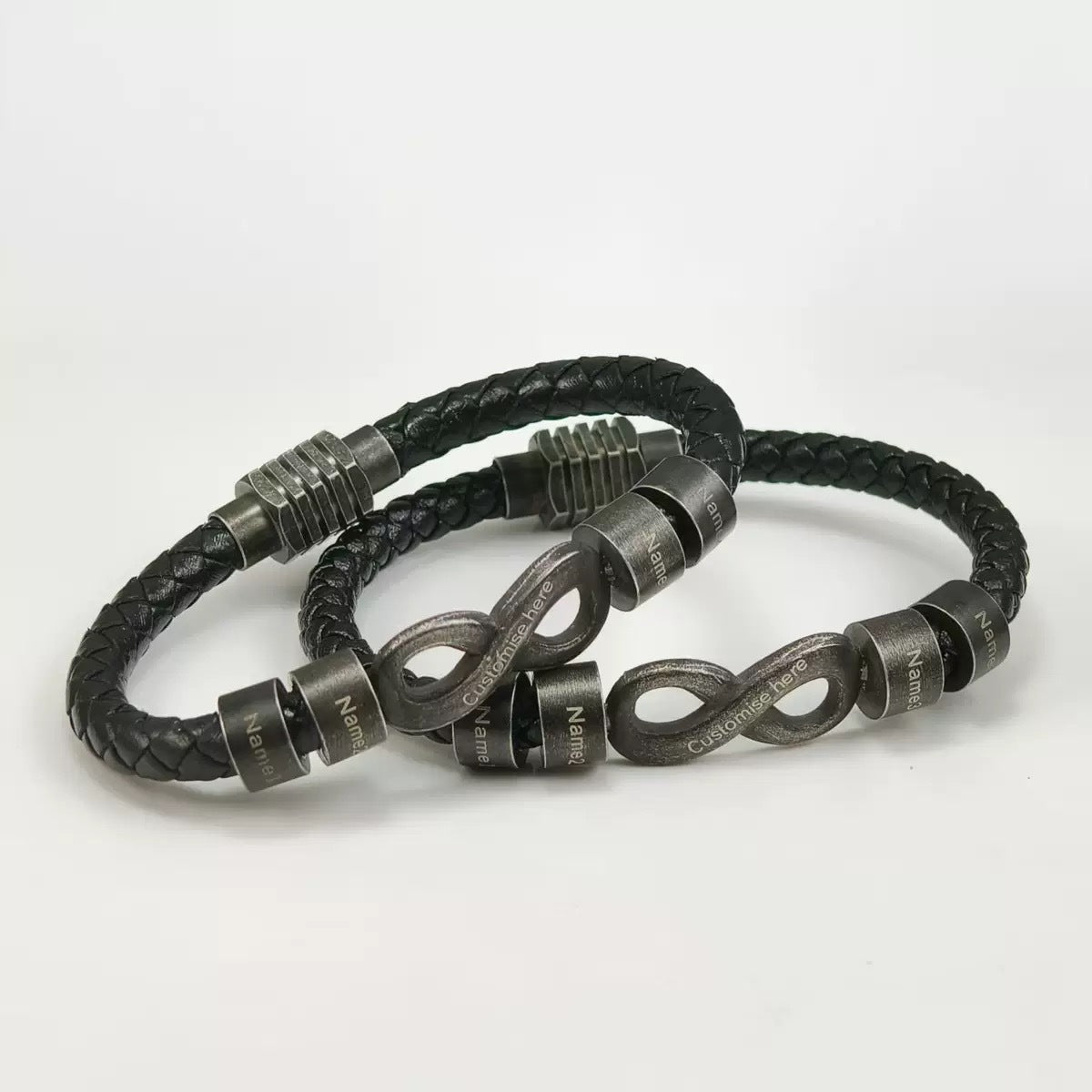 Bracelet infini personnalisable, croûte de cuir noir tressée, 4 anneaux à graver, acier inoxydable, fermoir magnétique, modèle Hestio
