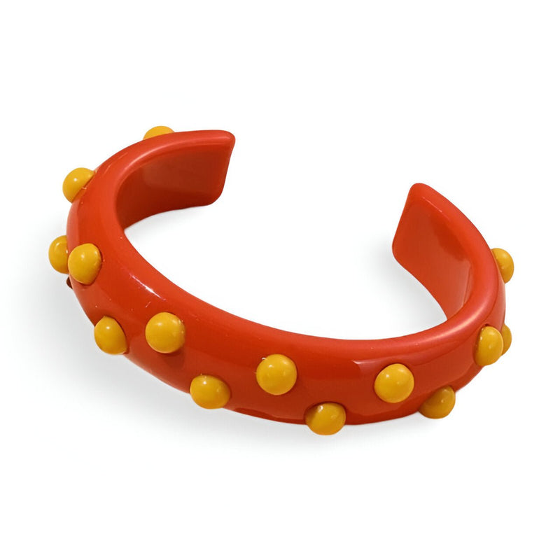 Bracelet jonc orange en résine avec breloques rondes jaunes, modèle Bryndis pour femme.