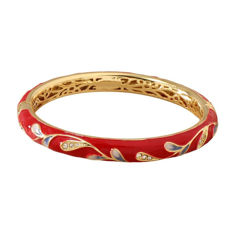 Bracelet jonc rouge en cuivre plaqué or avec motif floral délicat et détails scintillants.