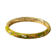 Bracelet jonc en cuivre plaqué or avec motif floral scintillant vert et détails colorés.
