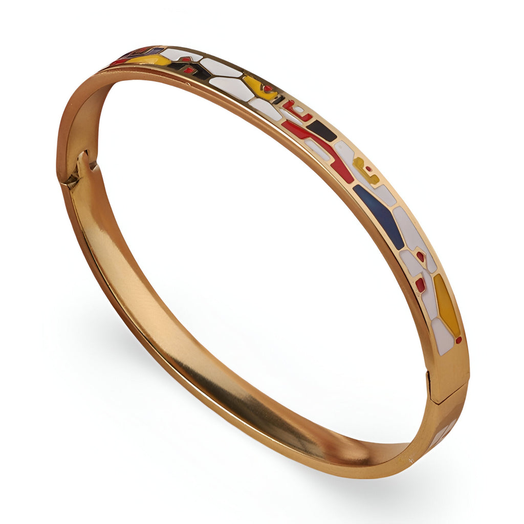 Bracelet jonc doré émaillé avec motifs géométriques colorés rouge, bleu, blanc et jaune.