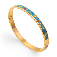 Bracelet jonc doré avec émail turquoise orné de motifs colorés abstraits, modèle Aya.