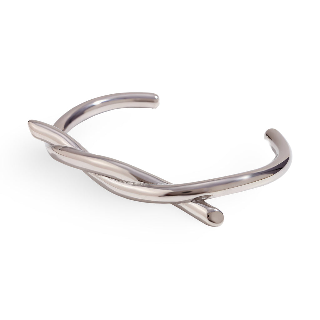 Bracelet jonc en acier inoxydable argenté avec demi-nœud tordu élégant.