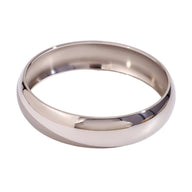 Bracelet jonc en acier inoxydable argenté, design lisse et épuré, finition brillante.