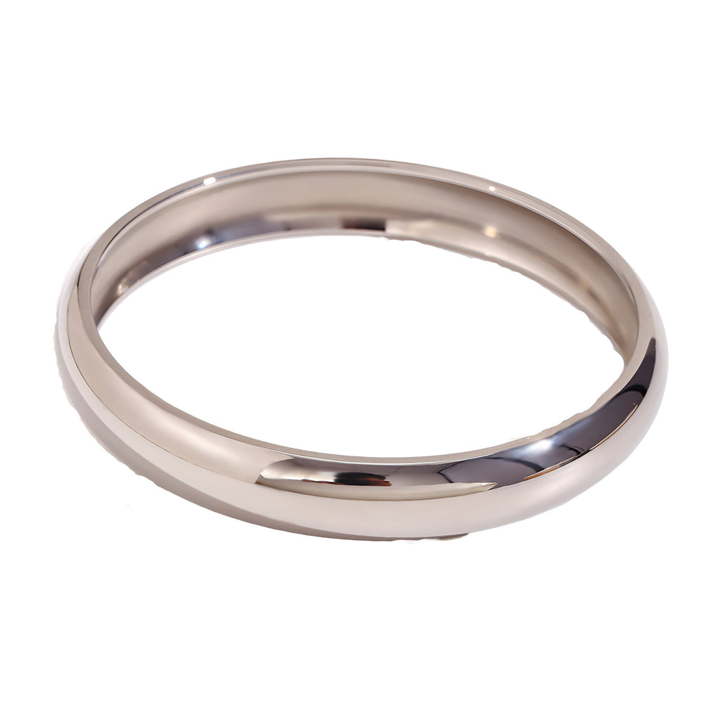 Bracelet jonc en acier inoxydable argenté, design épuré et lisse avec finition brillante.