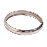 Bracelet jonc en acier inoxydable argenté, design épuré et lisse avec finition brillante.