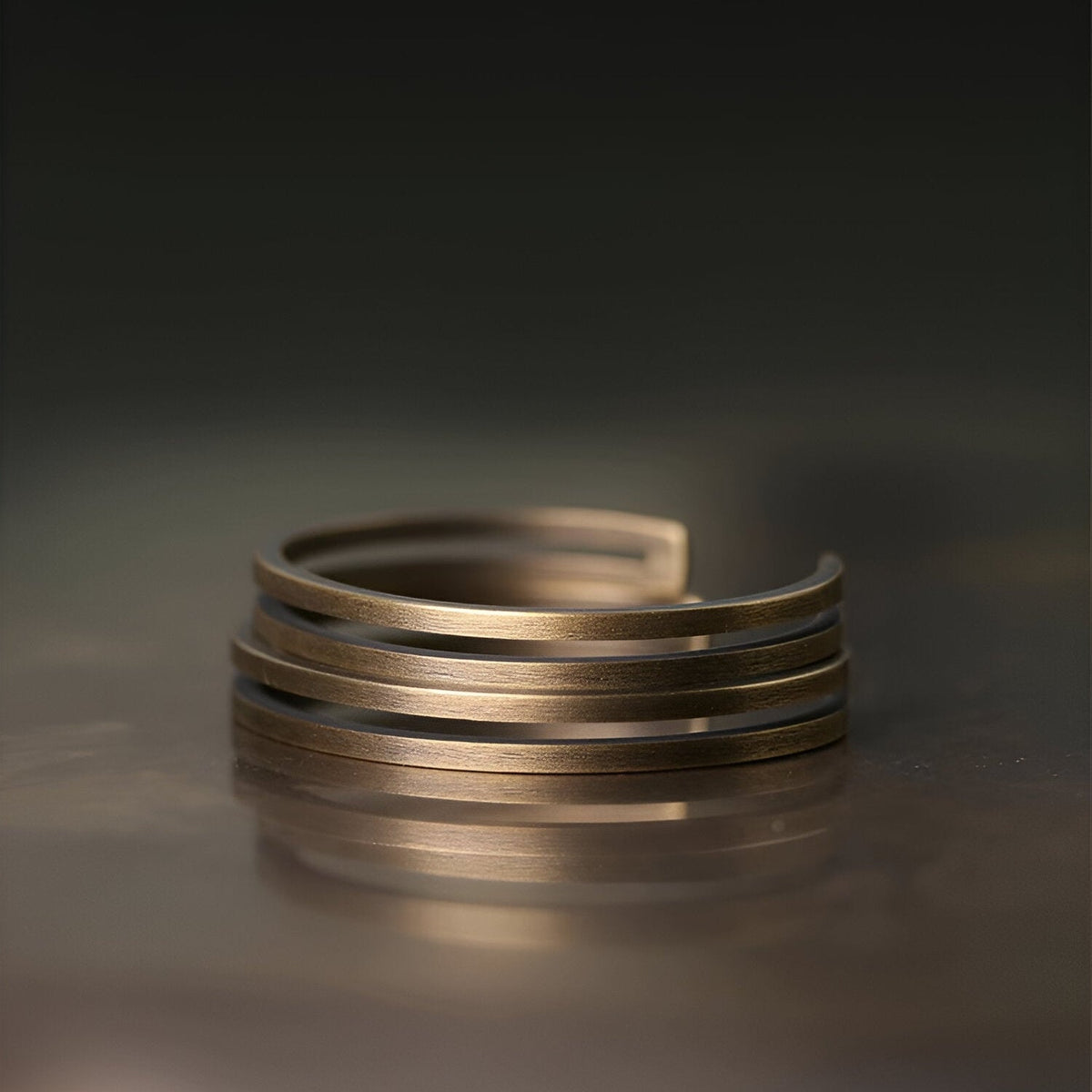 Bracelet jonc double en cuivre or vieux, finition mate, design minimaliste et élégant, mixte, modèle Artan.