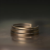 Bracelet jonc double en cuivre or vieux, finition mate, design minimaliste et élégant, mixte, modèle Artan.