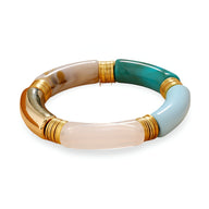 Bracelet jonc en acrylique multicolore avec sections marbrées et détails dorés élégants.