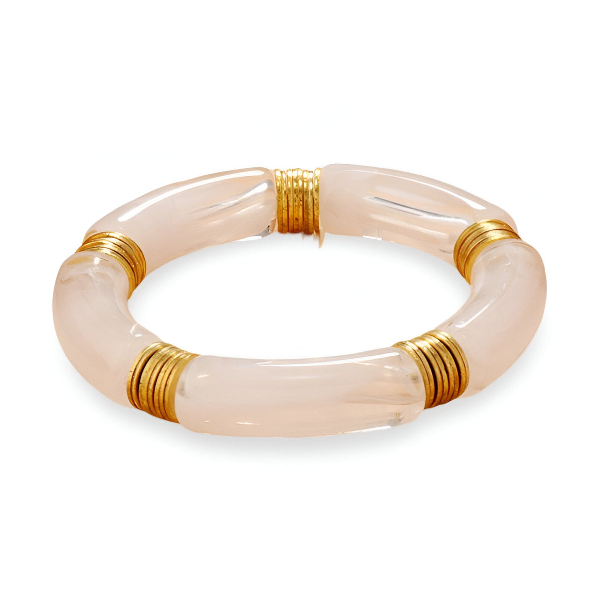 Bracelet jonc en acrylique rose clair avec anneaux dorés élégants.