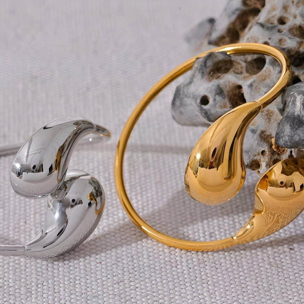 Bracelet jonc doré en acier inoxydable avec extrémités en forme de goutte lisse et brillant, bague argentée assortie aux.
