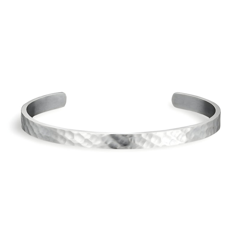 Bracelet jonc homme en acier inoxydable argenté à finition martelée, design minimaliste et épuré.