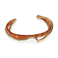 Bracelet jonc marron en acrylique avec bordure métal doré, design ondulé élégant.