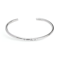 Bracelet jonc en argent sterling lisse avec gravure "Smile" et finition brillante.