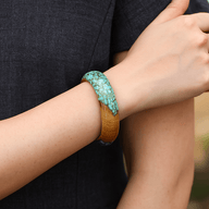 Bracelet jonc en bois naturel et turquoise, éclats résine brillante, modèle Diyuna - La Boutique du Bracelet