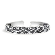Bracelet jonc en cuivre plaqué argent avec motif vague et détails texturés, style masculin.