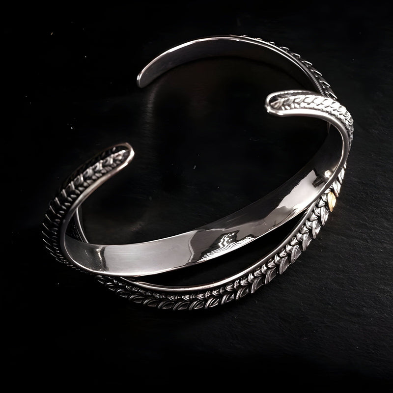 Bracelet jonc en cuivre plaqué argent avec motif écailles de dragon, style masculin robuste.