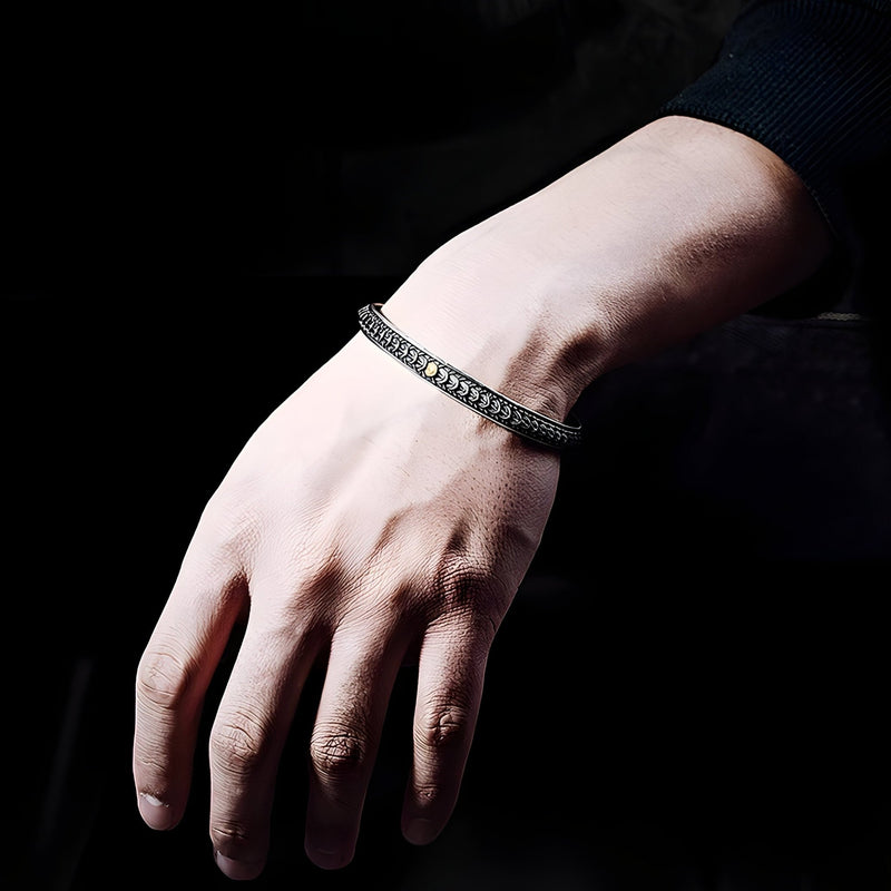 Bracelet jonc argenté en cuivre avec motif écailles de dragon masculin élégant.
