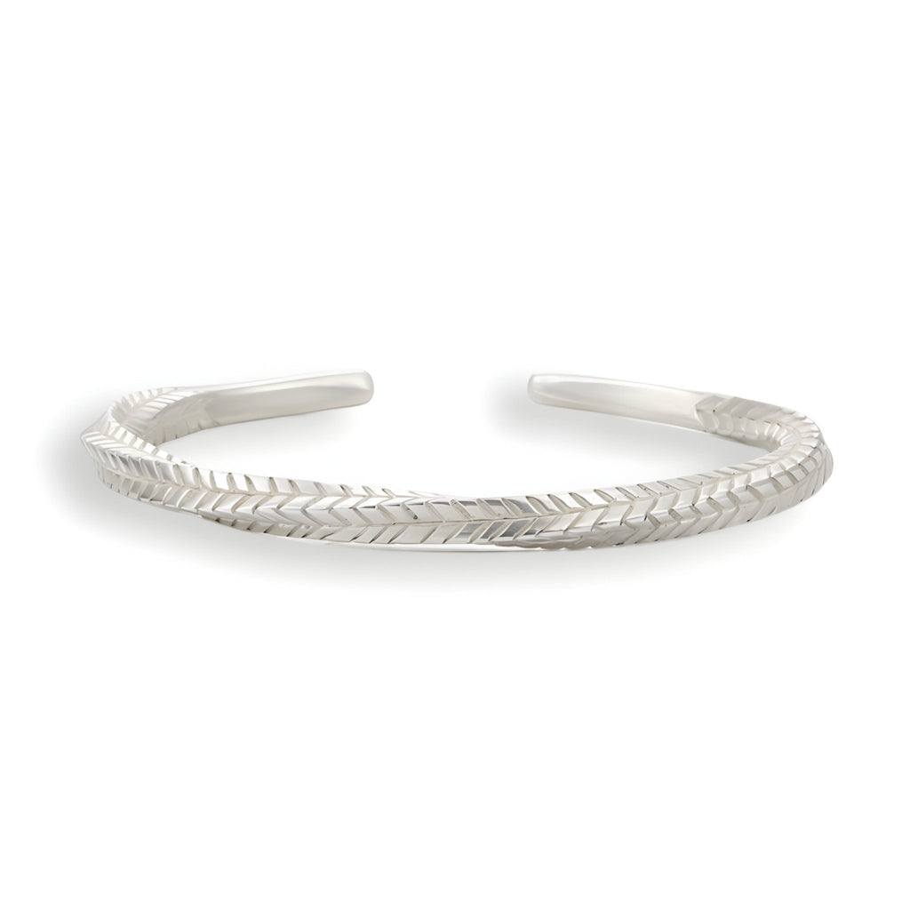 Bracelet jonc argenté en cuivre avec motifs flèche gravés pour homme, modèle Stig.