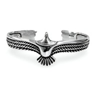 Bracelet jonc en titane argenté en forme d'aigle étendu avec détails d'envol sculptés.