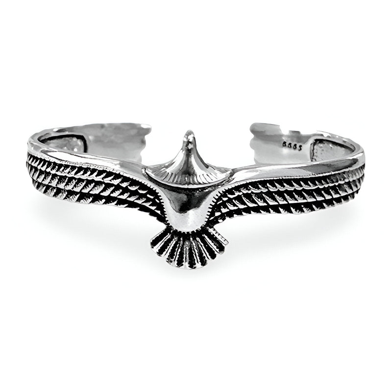 Bracelet jonc en titane argenté en forme d'aigle étendu avec détails d'envol sculptés.