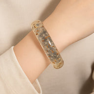 Bracelet jonc en résine, avec fleurs séchées de pissenlit intégrées, modèle Piessa - La Boutique du Bracelet