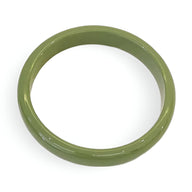 Bracelet jonc en résine vert olive lisse et brillant pour femme, modèle Valala.