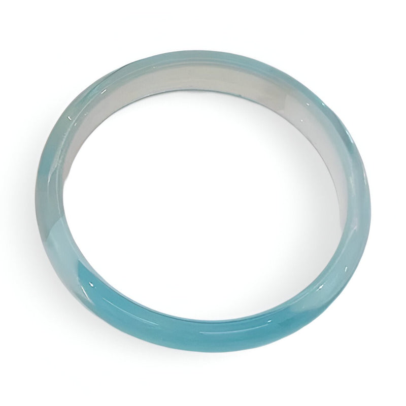 Bracelet jonc en résine bleu turquoise lisse et brillant pour femme.