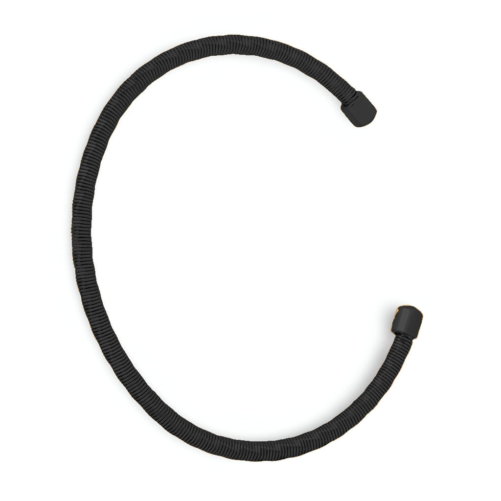 Bracelet jonc fin noir en titane plaqué or avec texture tressée, ouvert aux extrémités renforcées.