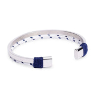 Bracelet jonc en acier inoxydable argenté avec cordon bleu marine tressé aux extrémités pour homme.