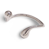 Bracelet jonc en acier inoxydable argenté avec extrémités lisses et arrondies, design minimaliste élégant.